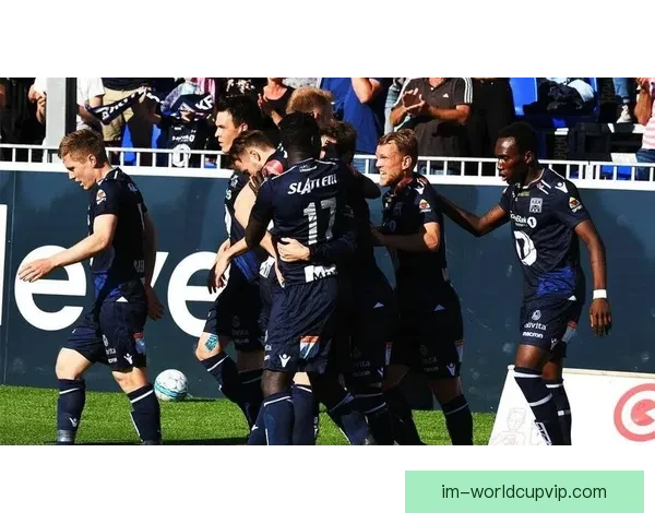 斯图加特球迷愤怒抛折叠椅事件引发多特球员受惊风波 斯图加特球迷愤怒抛折叠椅事件引发多特球员受惊风波